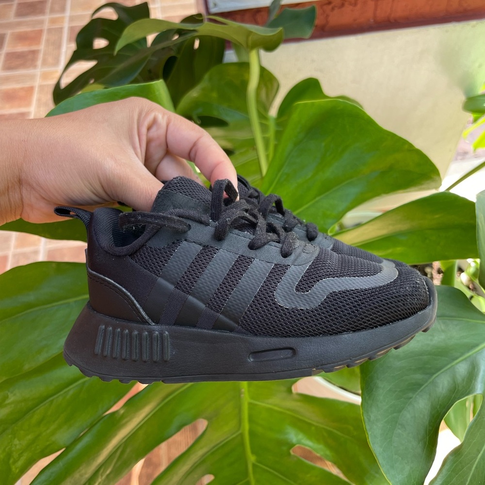 Black adidas 7k